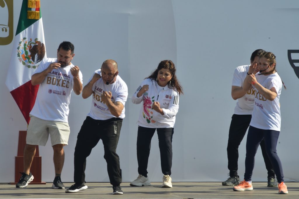 EL ZÓCALO SE CONVIRTIÓ  EN UN RING POR LA PAZ Y EN CONTRA DE LA VIOLENCIA.