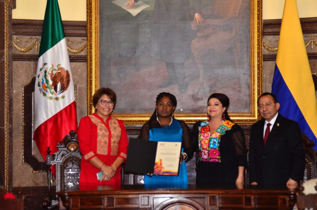 JEFA DE GOBIERNO CLARA BRUGADA ENTREGA LLAVES DE LA CIUDAD A LA VICEPRESIDENTA DE COLOMBIA, FRANCIA MÁRQUEZ