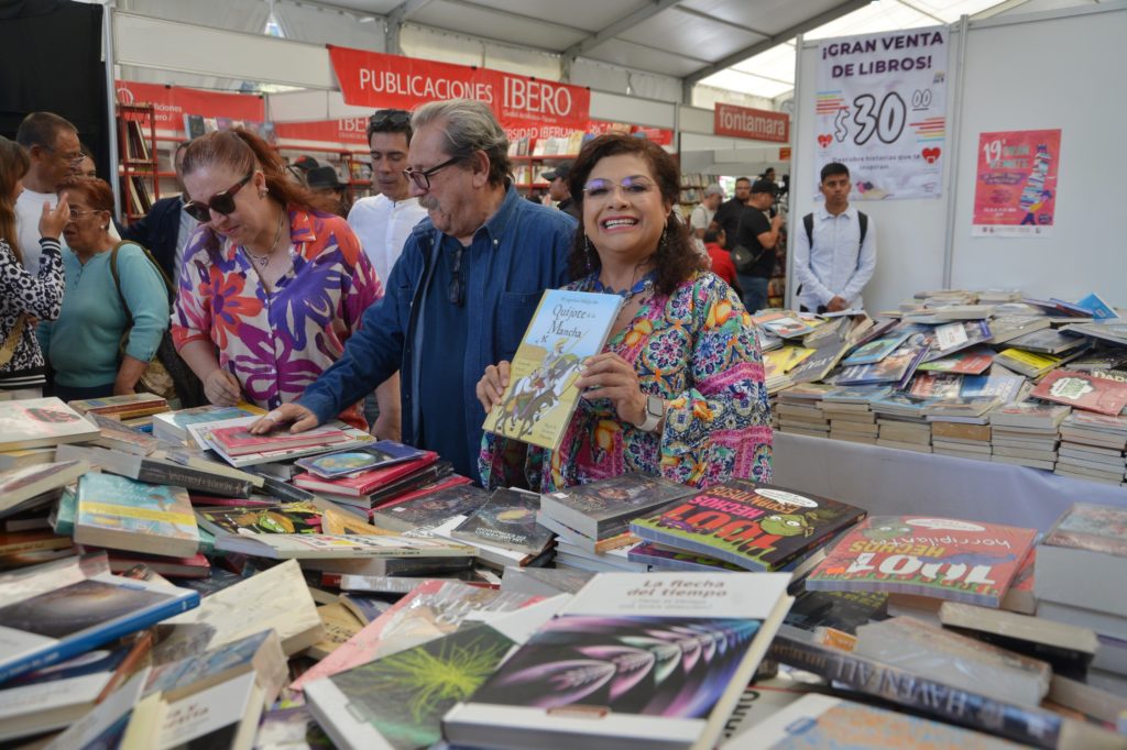 DURANTE EL ARRANQUE DEL 19° GRAN REMATE DE LIBROS, CLARA BRUGADA CONVOCA AL “LECTÓDROMO” MÁS GRANDE DEL MUNDO EN EL ZÓCALO