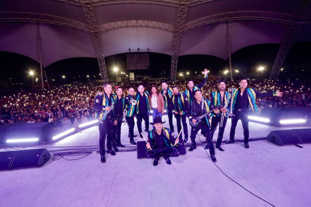 MÁS DE 15 MIL PERSONAS CELEBRAN A LAS MADRES CON CONCIERTO DE PEQUEÑOS, LA APUESTA Y ALBERTO PEDRAZA EN CHIMALHUACÁN
