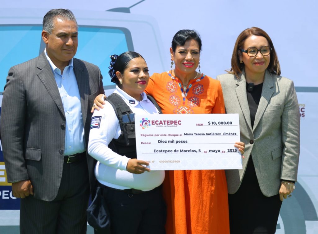 Entrega Azucena Cisneros 80 patrullas a policías de Ecatepec