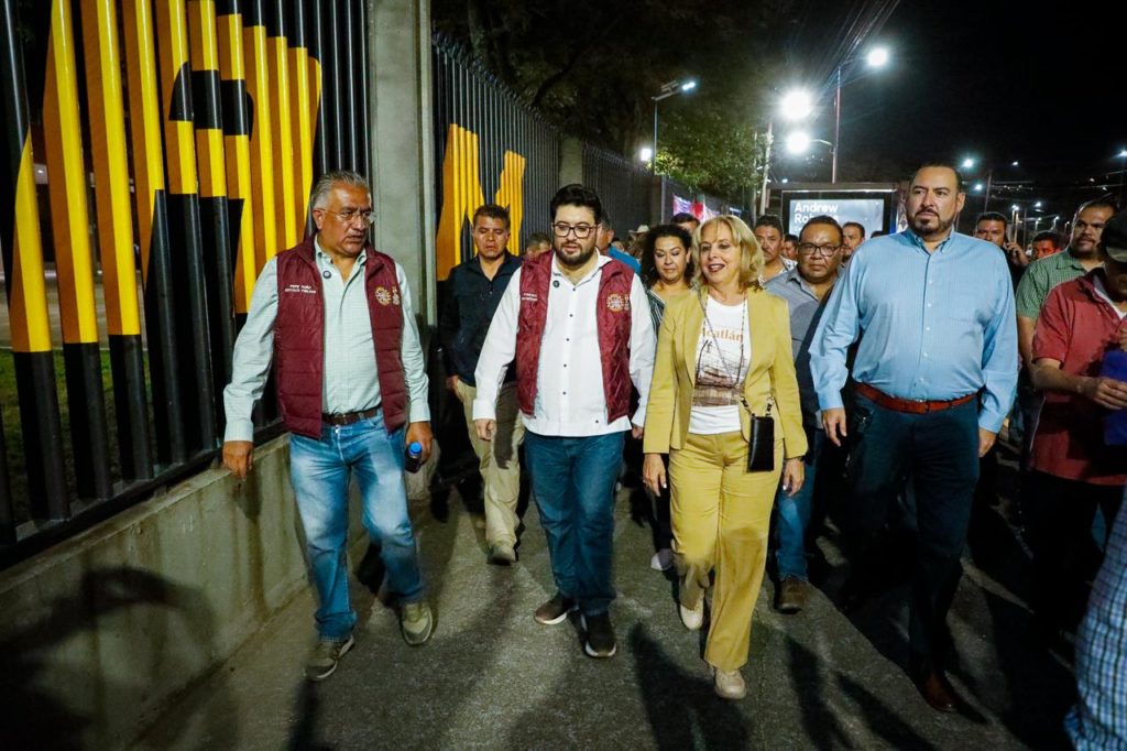 INAUGURA ALCALDE ISAAC MONTOYA SEGUNDO SENDERO SEGURO Y LUMINOSO EN FES ACATLÁN