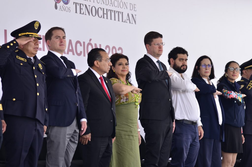EN LA GRADUACIÓN DE 256 NUEVOS ELEMENTOS, JEFA DE GOBIERNO CLARA BRUGADA ANUNCIA  AUMENTO SALARIAL DE 9% A LOS UNIFORMADOS
