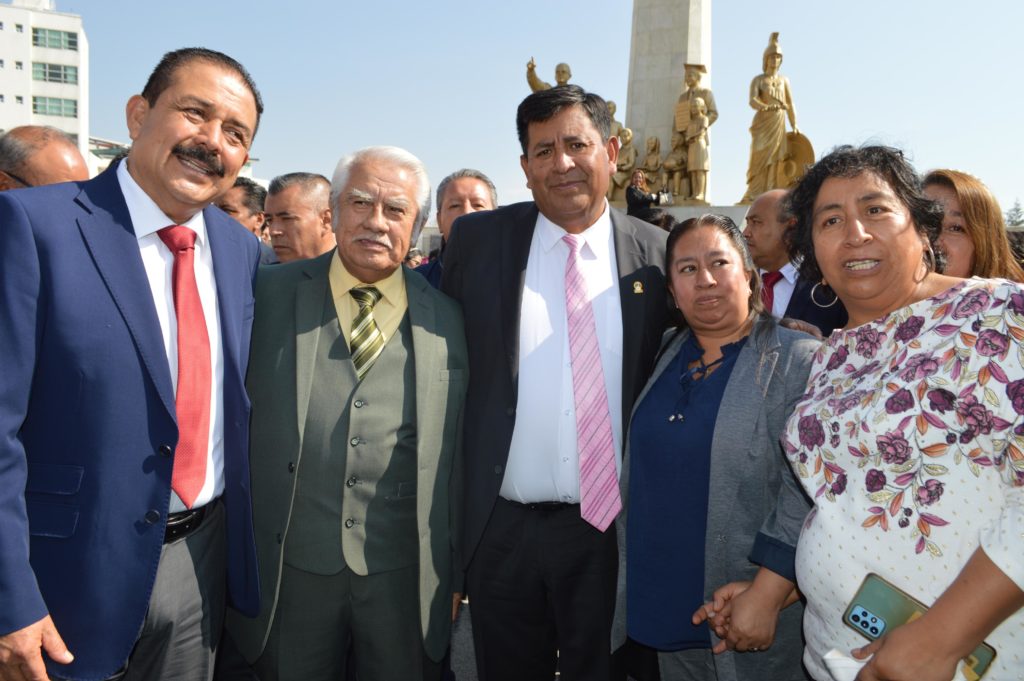 Reconoce SMSEM la labor docente con Guardia de Honor por el Día del Maestro