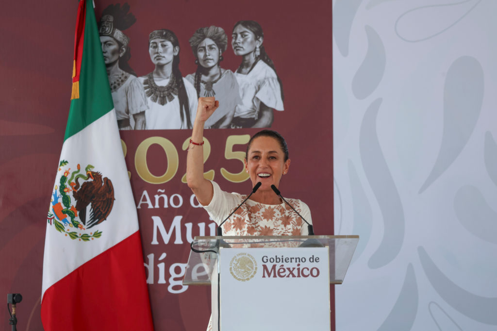 Este programa y ustedes van a hacer historia en México y el mundo: Presidenta en asamblea de Salud Casa por Casa en Campeche