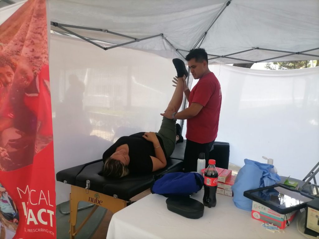 CON SÚMALE VECINAL, ALE ROJO DE LA VEGA ACERCA SALUD Y SERVICIOS GRATUITOS A MÁS DE MIL PERSONAS EN CUAUHTÉMOC