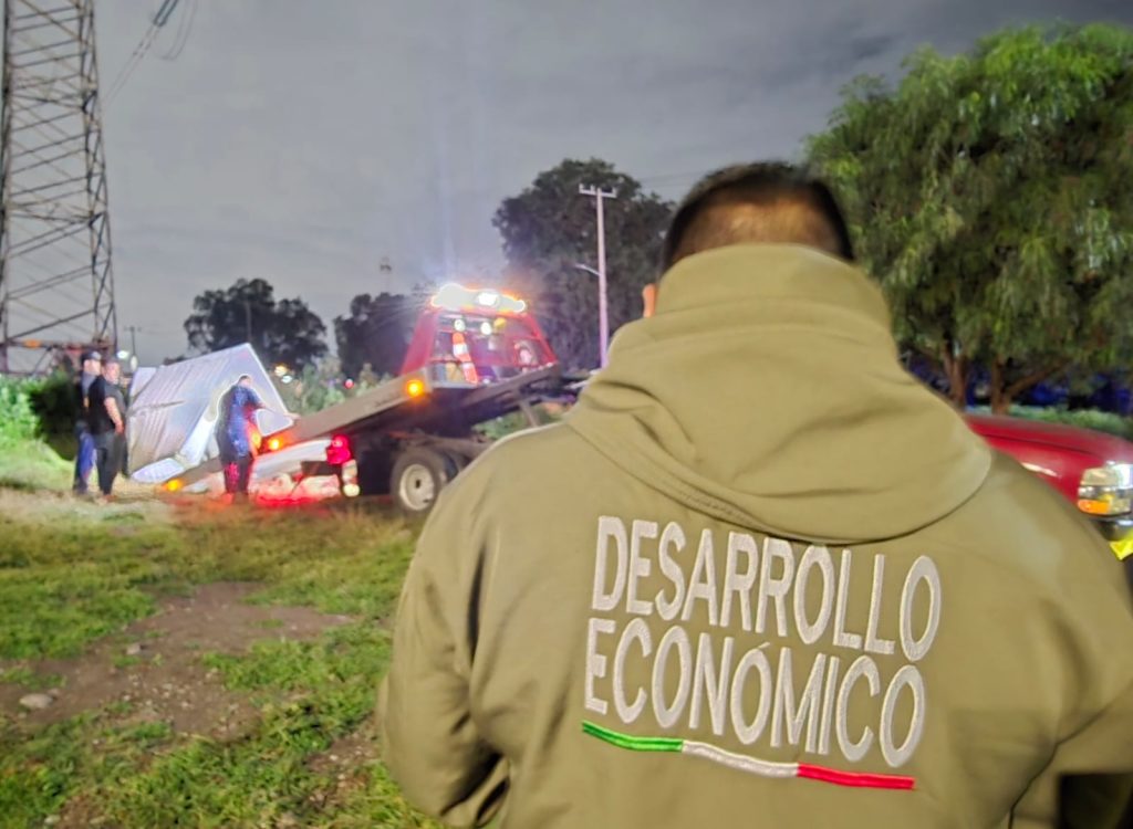 Gobierno de Cuautitlán Izcalli retira de la vía pública puestos comerciales
<br>que no contaban con permiso