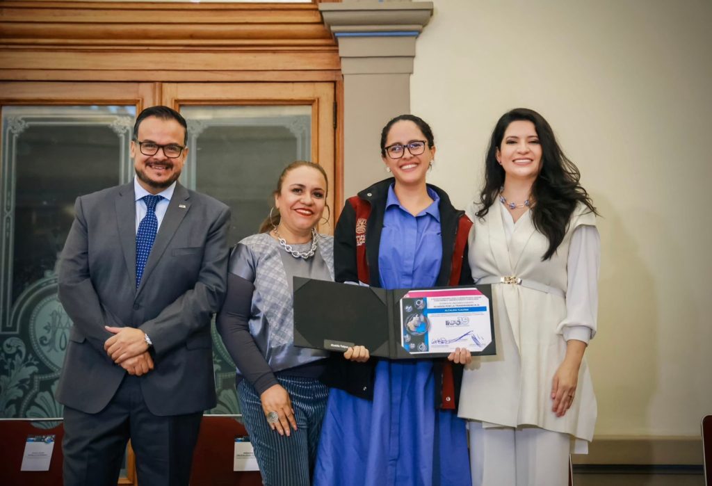 INFO CDMX reconoce a la Alcaldía Tlalpan por transparencia y protección de datos; Gaby Osorio recibe el distintivo