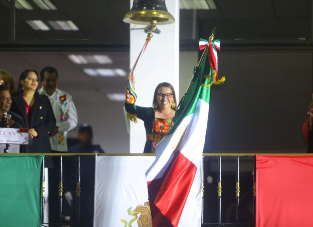 Por primera vez en la historia de Ecatepec una mujer da el Grito de Independencia