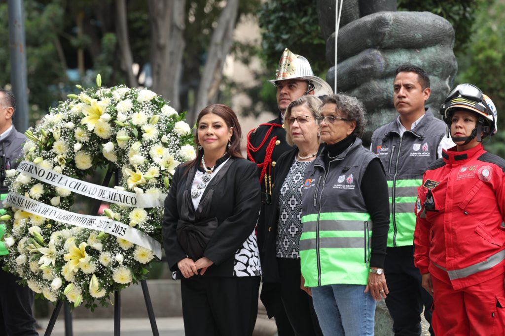 ENCABEZA CLARA BRUGADA HOMENAJE  A LAS VÍCTIMAS DE LOS SISMOS 
<br>DE 1985 Y 2017 EN LA PLAZA DE LA SOLIDARIDAD
