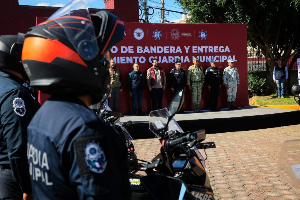 CONTINÚAN OPERATIVOS DE SEGURIDAD EN NAUCALPAN Y ENTREGA DE EQUIPAMIENTO A LA GUARDIA MUNICIPAL*
