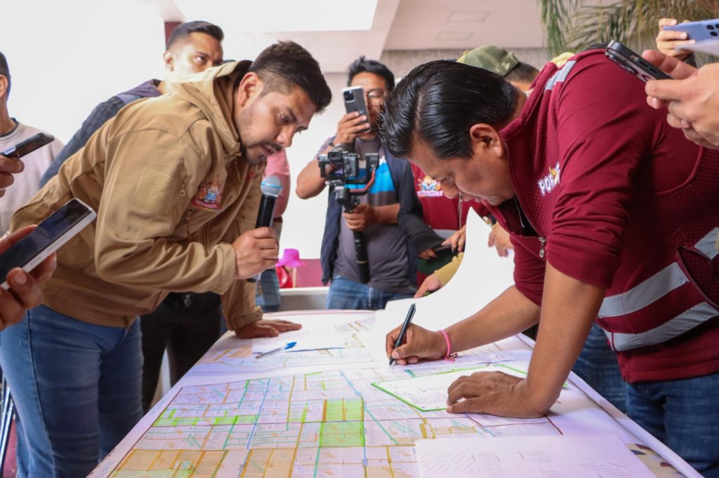 Más de mil 500 servidores públicos atienden a familias afectadas por lluvias atípicas en Nezahualcóyotl