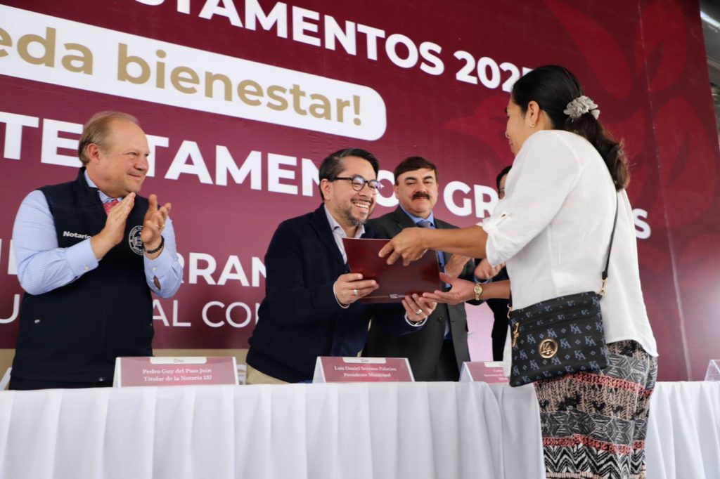 Encabeza Daniel Serrano la entrega de 1,000 testamentos gratuitos; Garantiza seguridad jurídica a familias izcallenses
