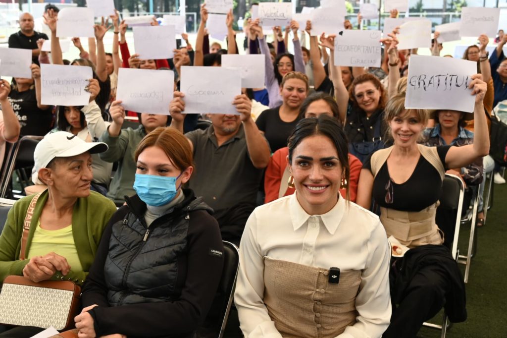 ENTREGA ALE ROJO DE LA VEGA APOYOS DE ‘AVÁNZALE’, PARA IMPULSAR AUTONOMÍA DE MUJERES QUE HAN VIVIDO VIOLENCIA