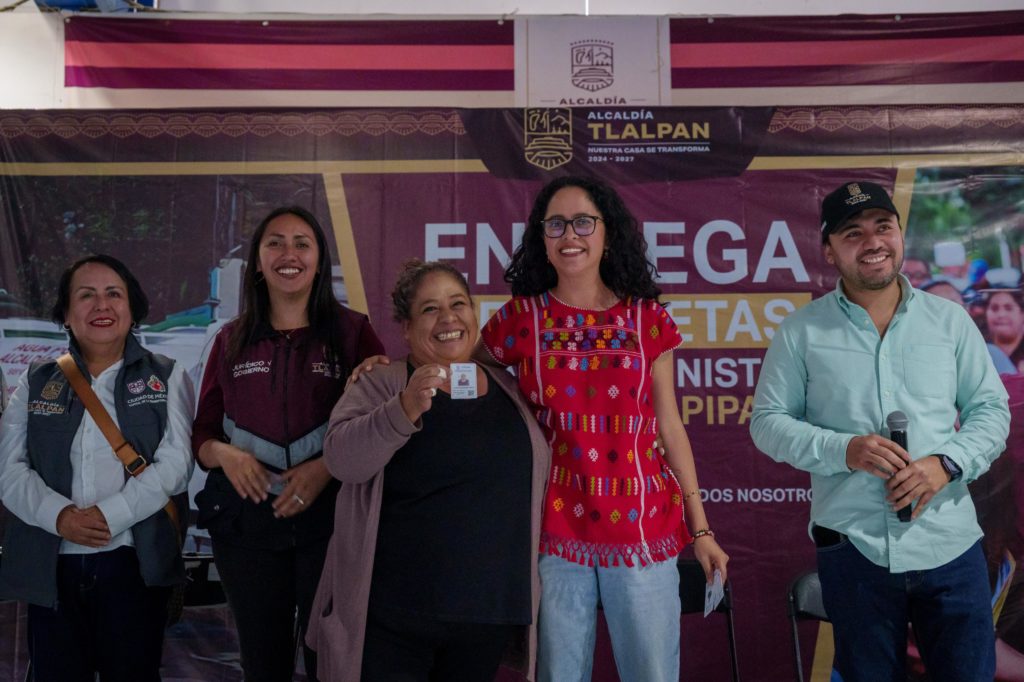 Beneficiarios ahorrarán hasta 96% en suministro de agua con pipas mediante la Tarjeta de Agua Subsidiada; Gaby Osorio realiza entrega