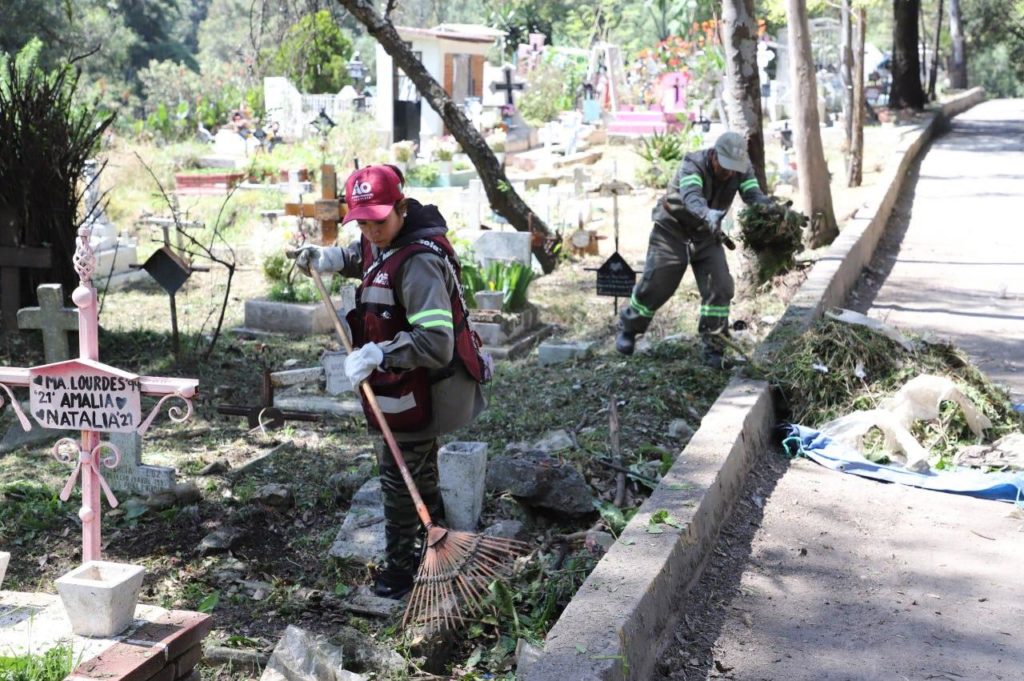 ALCALDÍA ÁLVARO OBREGÓN REALIZA OPERATIVO DE LIMPIEZA EN PANTEONES PREVIO A DÍA DE MUERTOS