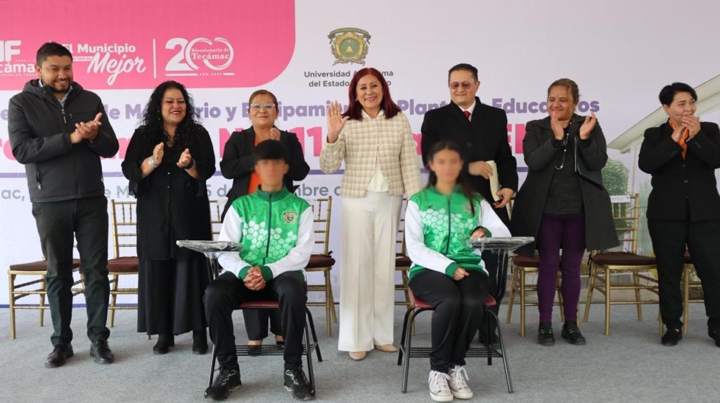 Entrega Gobierno de Tecámac 700 Pupitres y 50 computadoras a Planteles Educativos