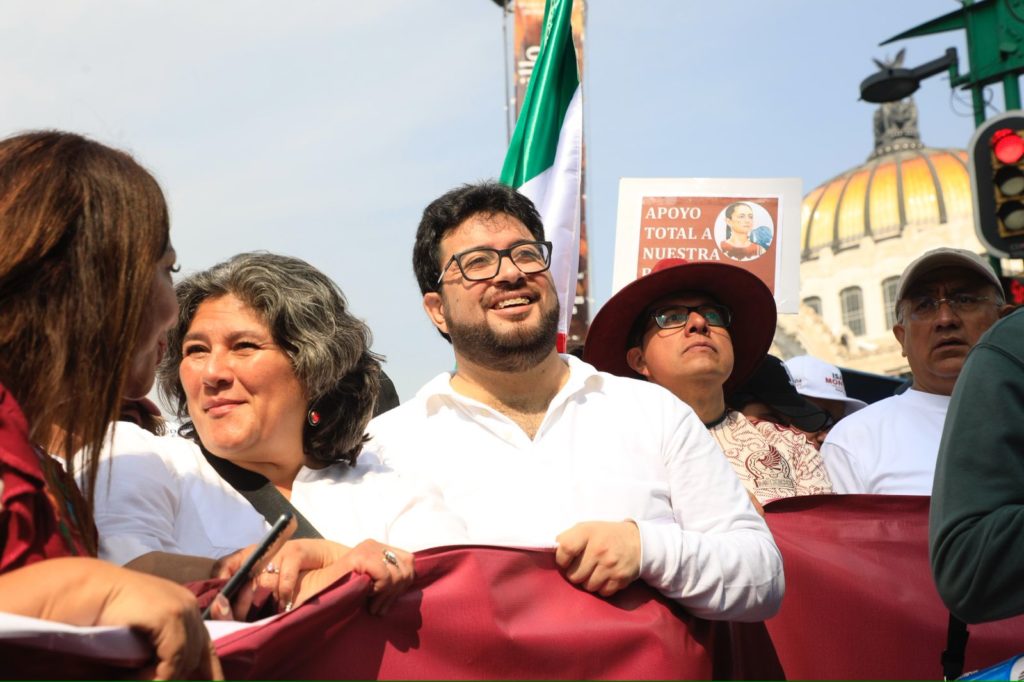 SE SUMAN CERCA DE 10 MIL NAUCALPENSES A LA MARCHA EN EL ZÓCALO DE LA CDMX PARA FESTEJAR LOS 7 AÑOS DE LA 4T