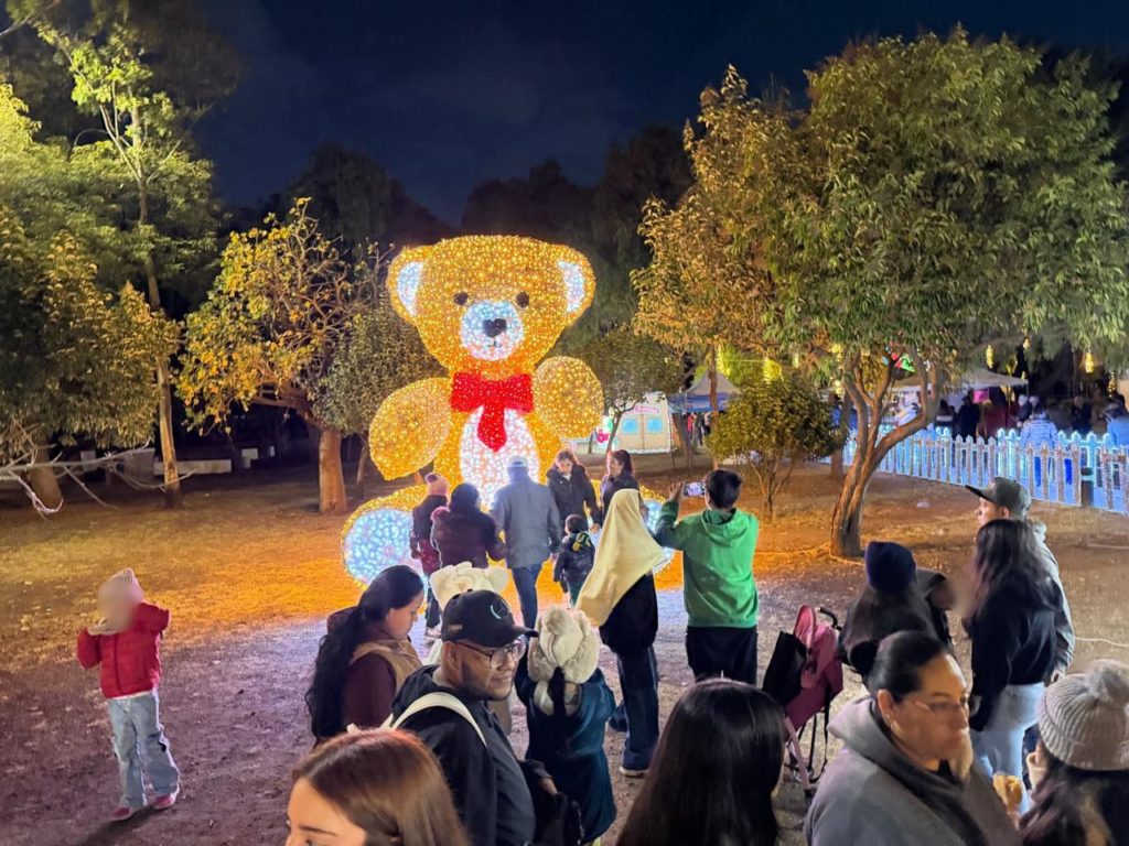 En Cuautitlán Izcalli, familias abarrotan el Festival de las Luces este fin de semana
