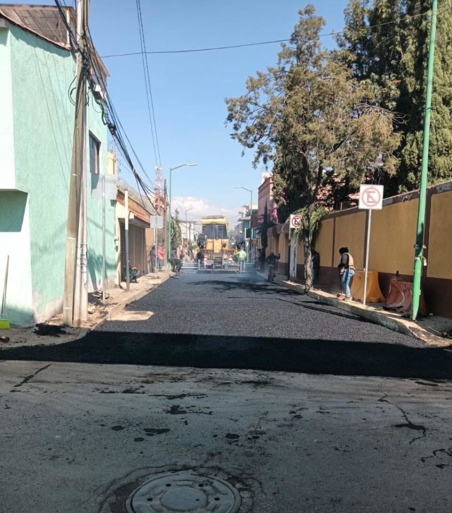 Alcaldesa Rosi Wong rehabilita vialidades a favor de las familias de Tecámac