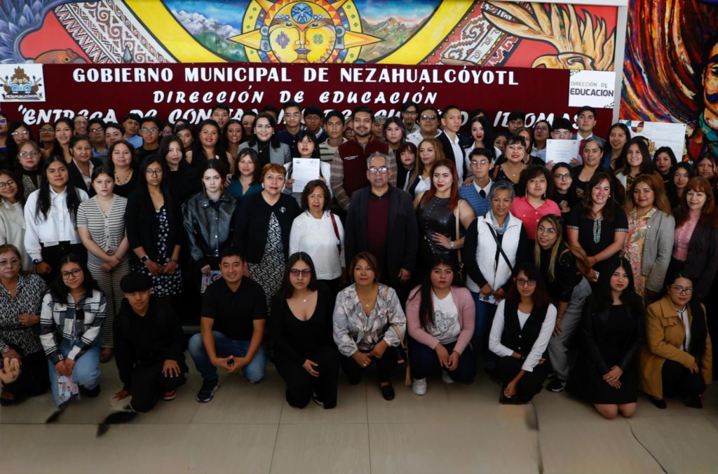 Adolfo Cerqueda consolida la Escuela Municipal de Idiomas de Nezahualcóyotl con la graduación de su primera generación