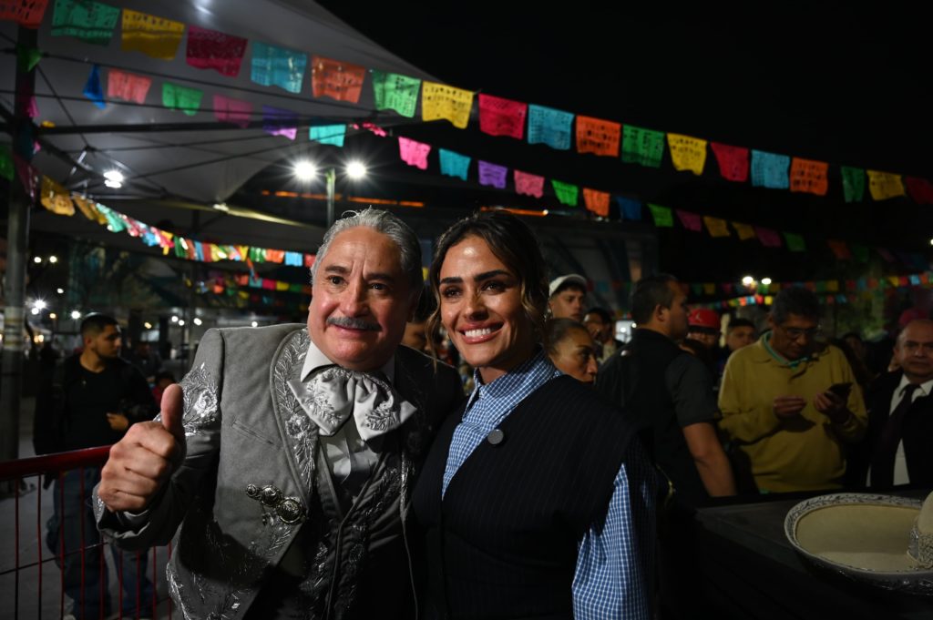 CUAUHTÉMOC RINDE HOMENAJE A JOSÉ ALFREDO JIMÉNEZ EN EL CENTENARIO DE SU NACIMIENTO DESDE EL CORAZÓN DE GARIBALDI