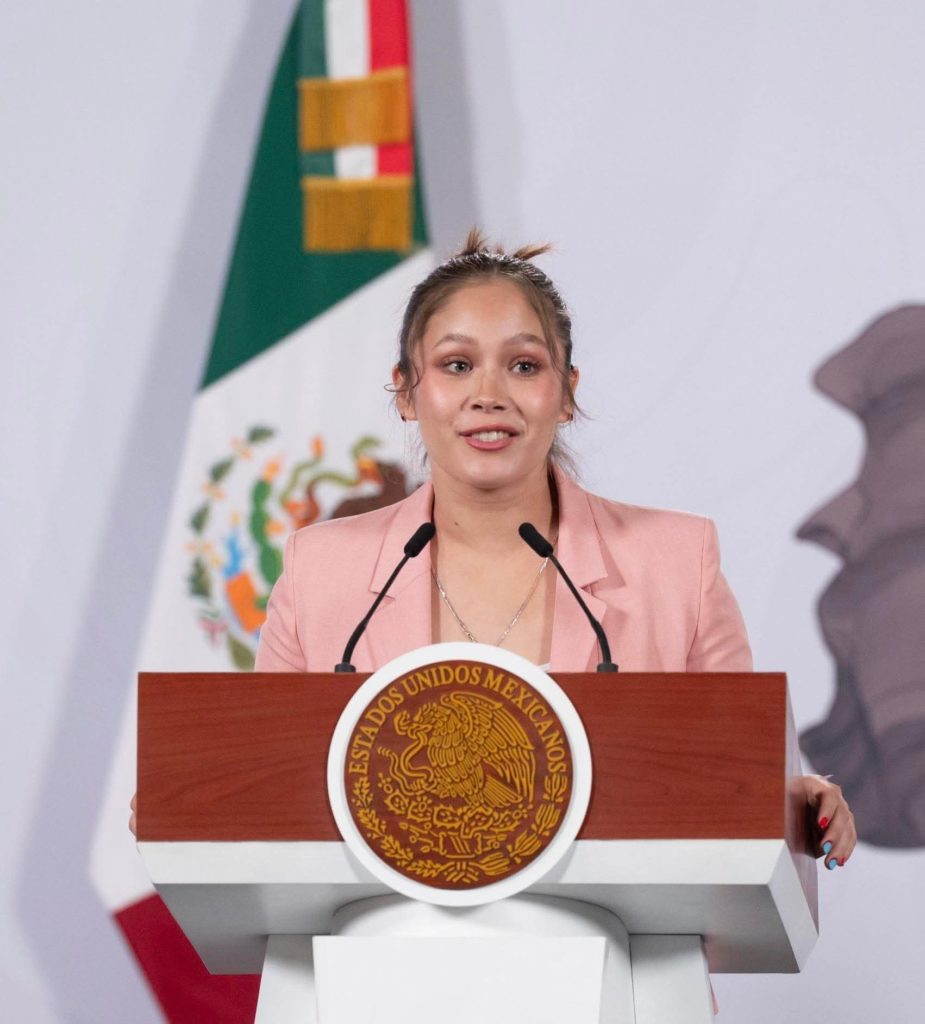 ORGULLO IZCALLENSE BRILLA EN PALACIO NACIONAL