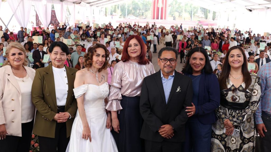 ALCALDESA ROSI WONG PRESIDE LA BODA DE 150 PAREJAS TECAMAQUENSES EN EL DÍA DEL AMOR Y LA AMISTAD
