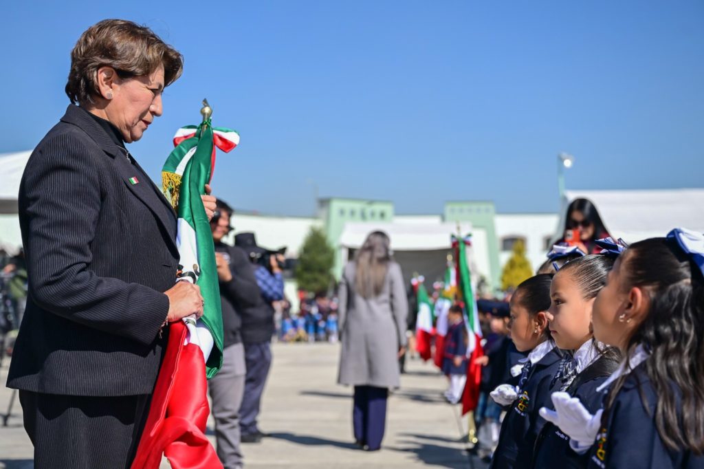 Encabeza Gobernadora Delfina Gómez Ceremonia por el Día de la Bandera; llaman a la unidad y a proteger libertades
