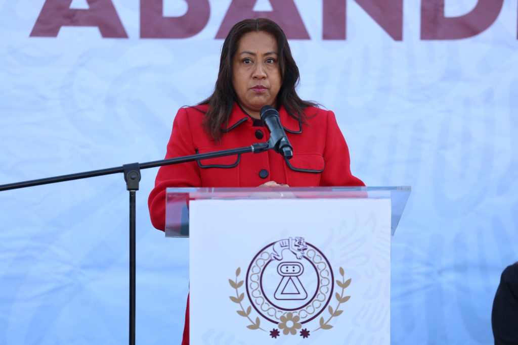 CHIMALHUACÁN CONMEMORA DÍA DE LA BANDERA CON ENTREGA DE LÁBARO A 70 ESCUELAS