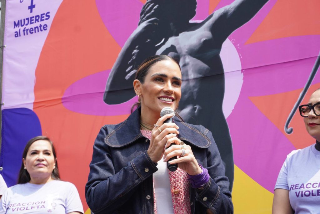 Ale Rojo de la Vega Encabeza Brigada Violeta en la Obrera