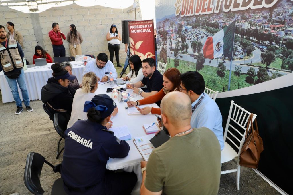 Vecinos de Los Pinos encuentran en un solo lugar a las dependencias del Ayuntamiento