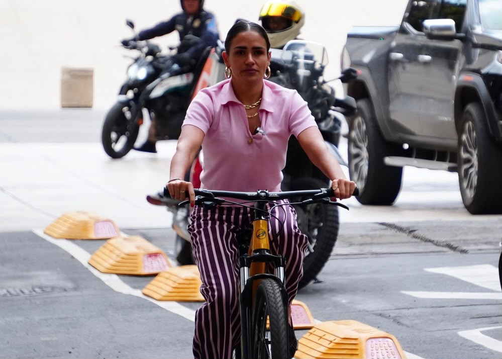 Entrega Ale Rojo de la Vega Rehabilitación se Ciclovía en la colonia Tabacalera
